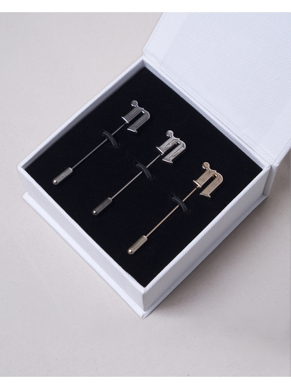 N LOGO PIN SET