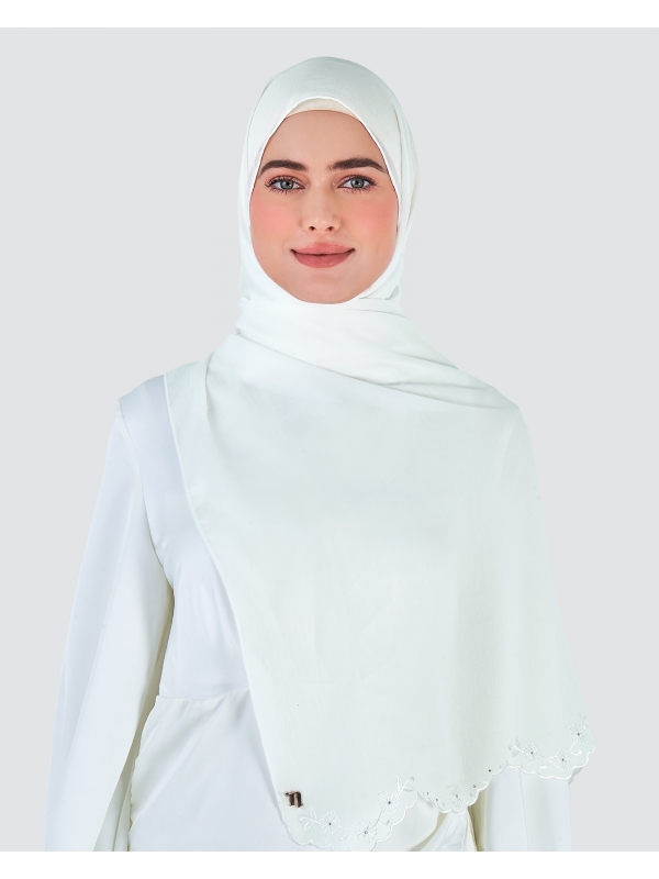 DAISY EMBELLISHED SHAWL - SNOW FLAKE