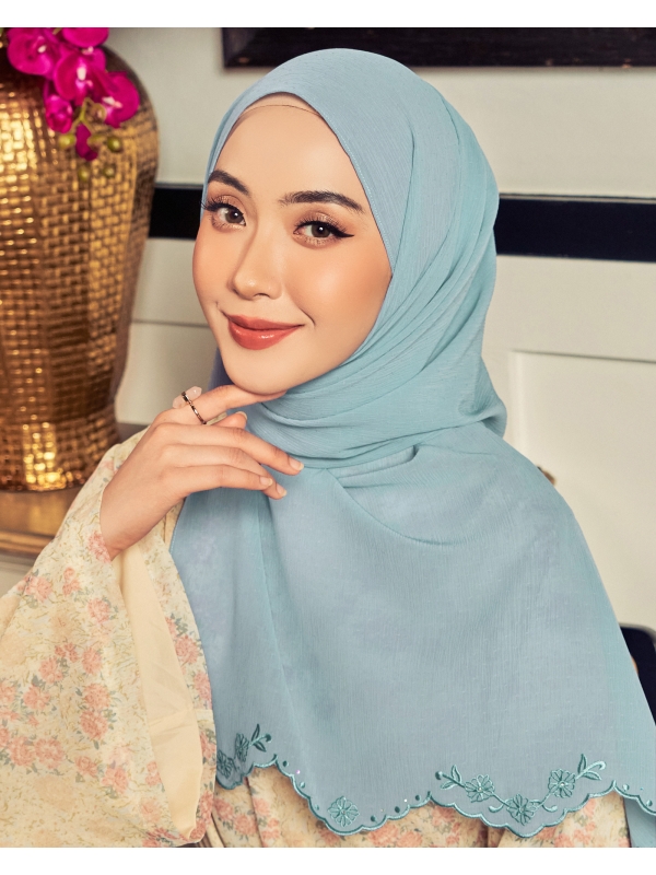 DAISY EMBELLISHED SHAWL - BLUEBERRY