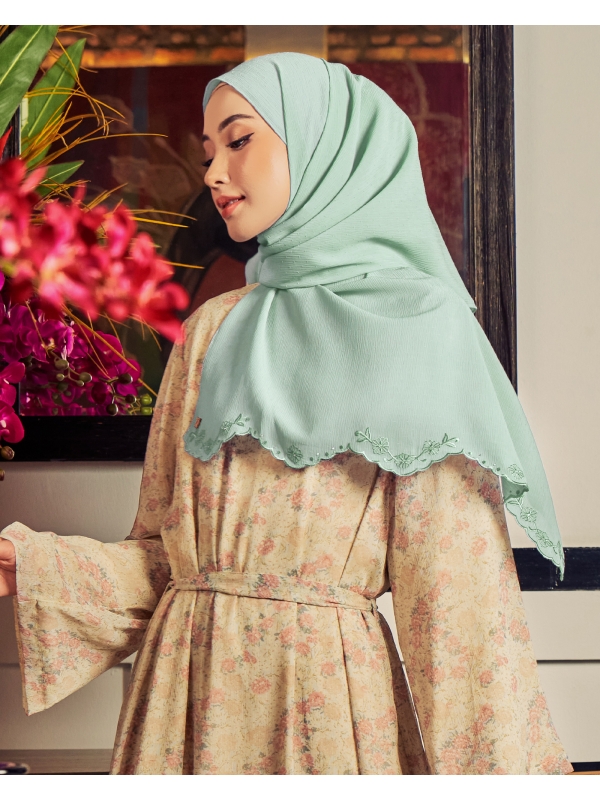 DAISY EMBELLISHED SHAWL - FRESH MINT