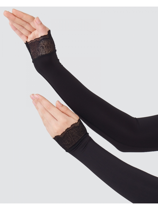 NWEAR AIRA SCALLOP HAND SOCKS - BLACK