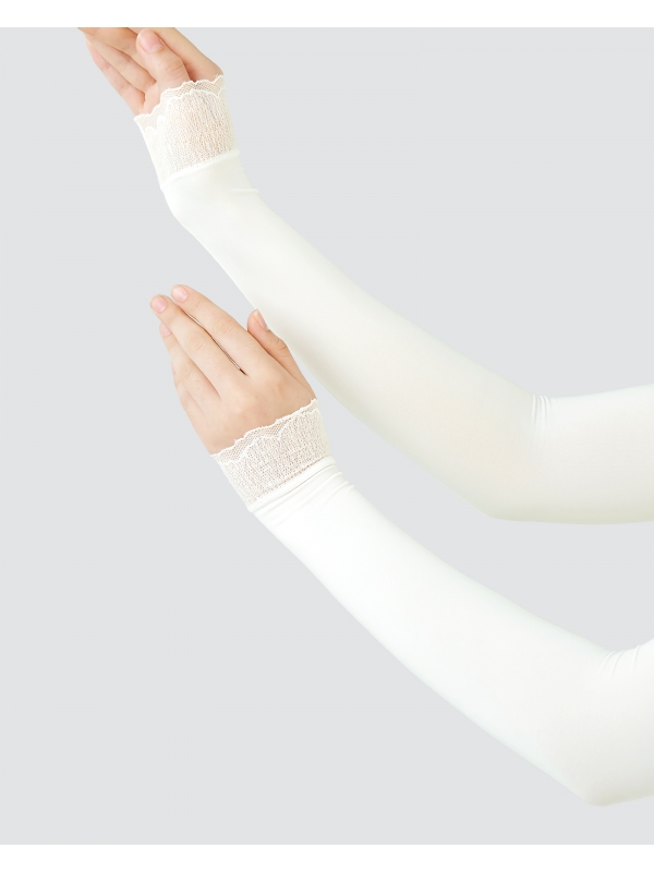 NWEAR AIRA SCALLOP HAND SOCKS - WHITE