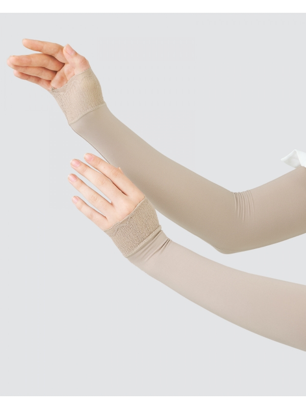 NWEAR AIRA SCALLOP HAND SOCKS - NUDE TAN