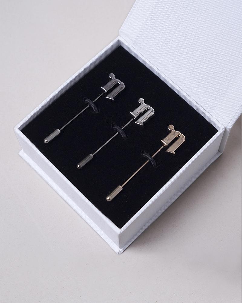 N LOGO PIN SET