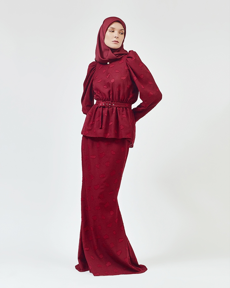 VALERIA - CRIMSON