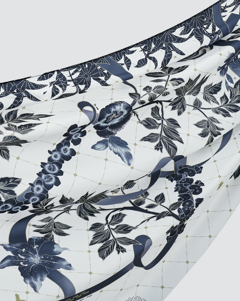 DISNEY X NAELOFAR - ALICE IN WONDERLAND SHAWL - IVORY BLUE