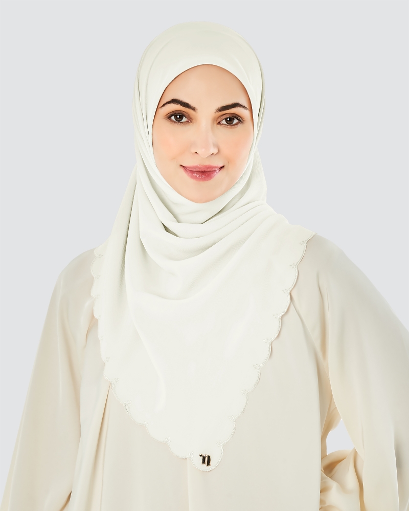 SALOMA EMBROIDERED TEXTURED SQUARE - WHITE