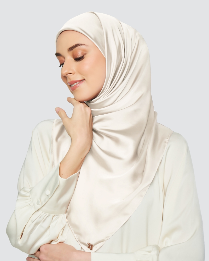SWARA SATIN SQUARE - CREAM