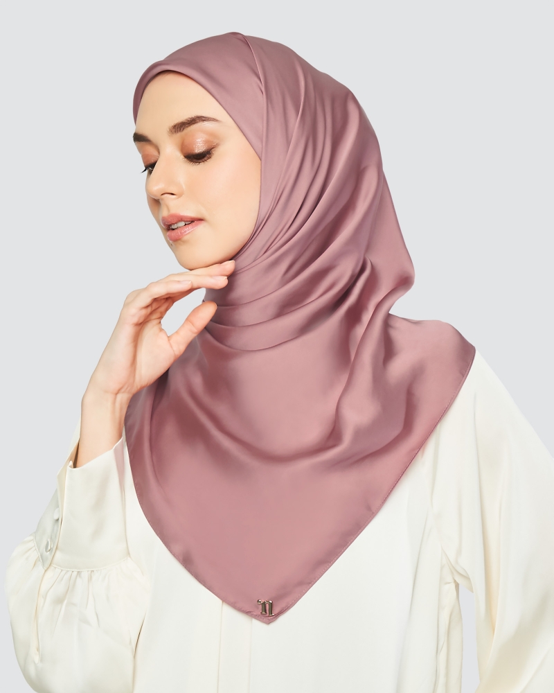 SWARA SATIN SQUARE - PINKY RED