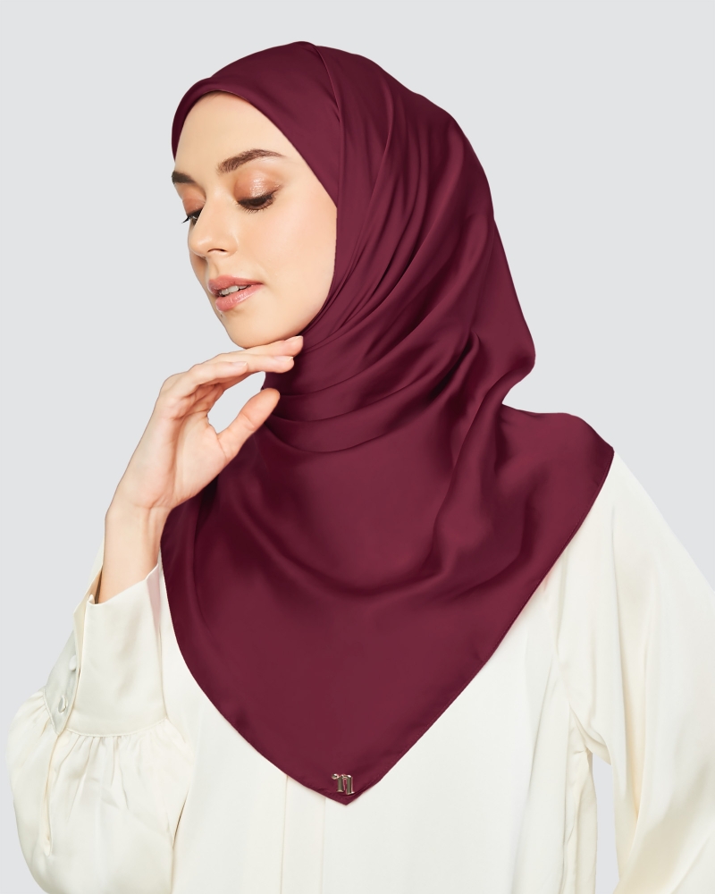 SWARA SATIN SQUARE - SMOKEY BLOOD RED