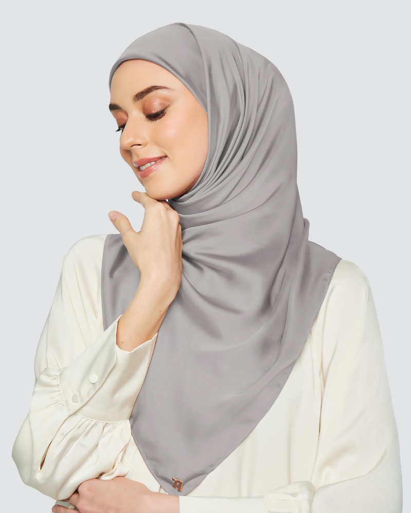 SWARA SATIN SQUARE - TAUPE