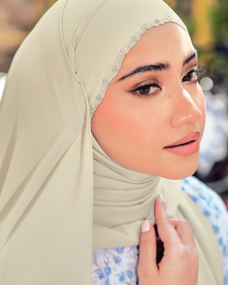 WIDURI EMBROIDERED CRYSTAL SEMI-INSTANT SHAWL - SHORTBREAD
